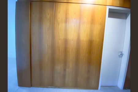 Apartamento à venda com 215m², 5 quartos e 4 vagas Apartamento à venda com 215m², 5 quartos e 4 vagasCloset Suíte 1