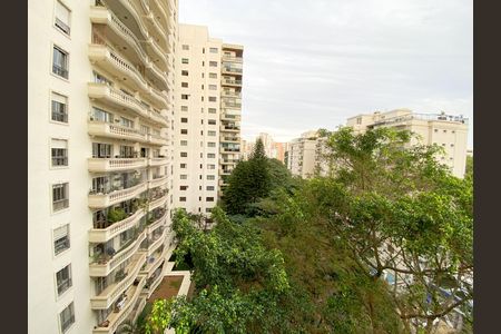 Apartamento à venda com 215m², 5 quartos e 4 vagas Apartamento à venda com 215m², 5 quartos e 4 vagasVaranda