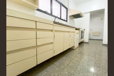 Apartamento à venda com 215m², 5 quartos e 4 vagas Apartamento à venda com 215m², 5 quartos e 4 vagasCozinha