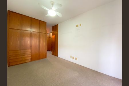 Apartamento à venda com 215m², 5 quartos e 4 vagas Apartamento à venda com 215m², 5 quartos e 4 vagasSuíte 1