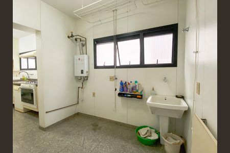 Apartamento à venda com 215m², 5 quartos e 4 vagas Apartamento à venda com 215m², 5 quartos e 4 vagasÁrea de Serviço