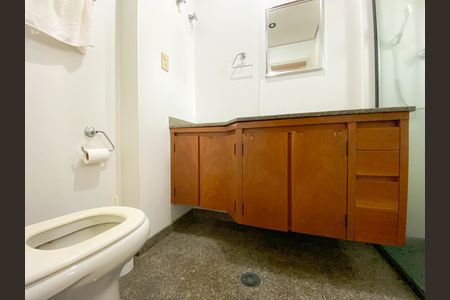 Apartamento à venda com 215m², 5 quartos e 4 vagas Apartamento à venda com 215m², 5 quartos e 4 vagasBanheiro