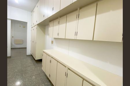 Apartamento à venda com 215m², 5 quartos e 4 vagas Apartamento à venda com 215m², 5 quartos e 4 vagasCozinha