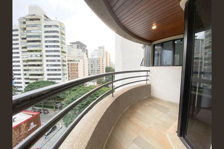 Apartamento à venda com 215m², 5 quartos e 4 vagas Apartamento à venda com 215m², 5 quartos e 4 vagasVaranda