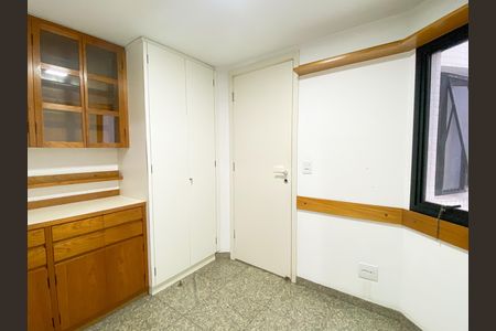 Apartamento à venda com 215m², 5 quartos e 4 vagas Apartamento à venda com 215m², 5 quartos e 4 vagasCozinha