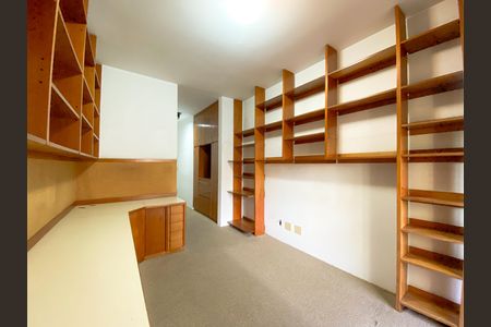 Apartamento à venda com 215m², 5 quartos e 4 vagas Apartamento à venda com 215m², 5 quartos e 4 vagasSuíte 2