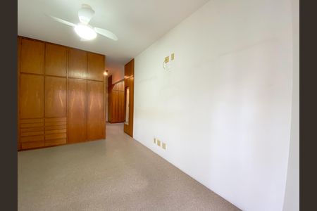 Apartamento à venda com 215m², 5 quartos e 4 vagas Apartamento à venda com 215m², 5 quartos e 4 vagasSuíte 1