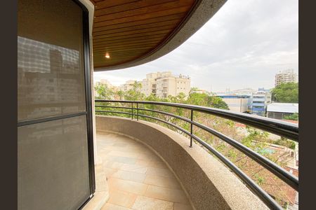 Apartamento à venda com 215m², 5 quartos e 4 vagas Apartamento à venda com 215m², 5 quartos e 4 vagasVaranda