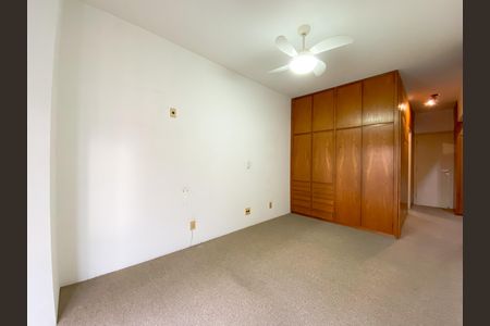 Apartamento à venda com 215m², 5 quartos e 4 vagas Apartamento à venda com 215m², 5 quartos e 4 vagasSuíte 1