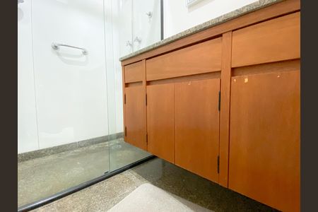 Apartamento à venda com 215m², 5 quartos e 4 vagas Apartamento à venda com 215m², 5 quartos e 4 vagasBanheiro Suíte 3
