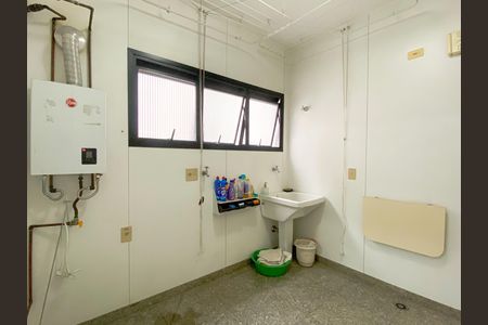 Apartamento à venda com 215m², 5 quartos e 4 vagas Apartamento à venda com 215m², 5 quartos e 4 vagasÁrea de Serviço