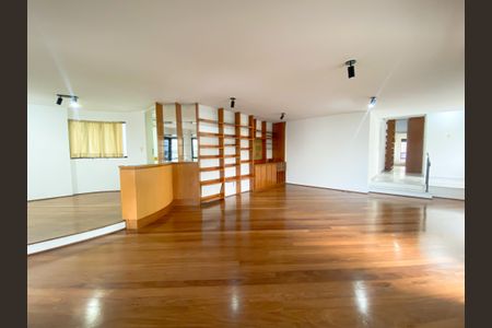 Apartamento à venda com 215m², 5 quartos e 4 vagas Apartamento à venda com 215m², 5 quartos e 4 vagasSala