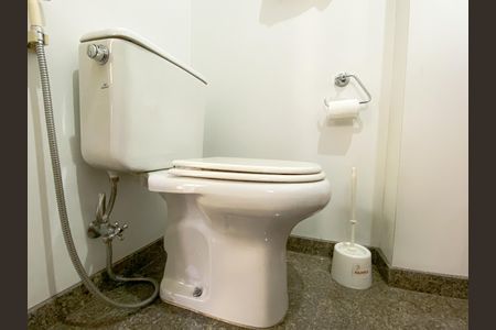 Apartamento à venda com 215m², 5 quartos e 4 vagas Apartamento à venda com 215m², 5 quartos e 4 vagasBanheiro
