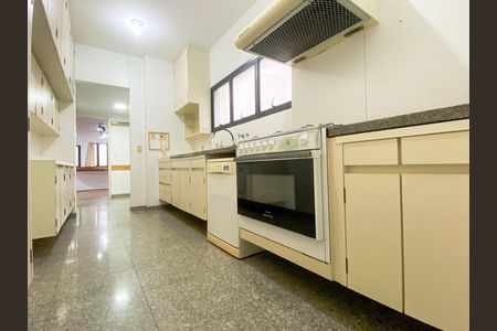 Apartamento à venda com 215m², 5 quartos e 4 vagas Apartamento à venda com 215m², 5 quartos e 4 vagasCozinha