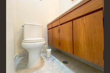 Apartamento à venda com 215m², 5 quartos e 4 vagas Apartamento à venda com 215m², 5 quartos e 4 vagasLavabo