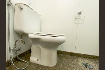 Apartamento à venda com 215m², 5 quartos e 4 vagas Apartamento à venda com 215m², 5 quartos e 4 vagasBanheiro Suíte 3