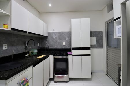 Casa para alugar com 70m², 2 quartos e 2 vagasCozinha