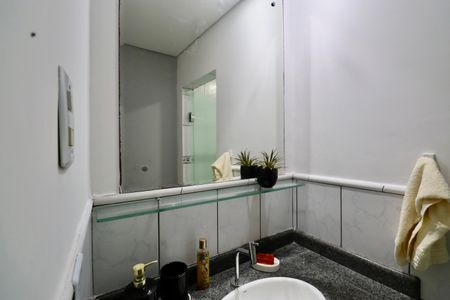 Casa para alugar com 70m², 2 quartos e 2 vagasBanheiro