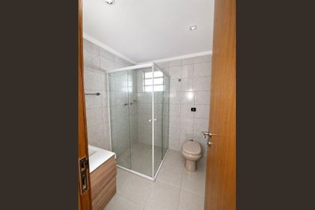 Banheiro de casa para alugar com 2 quartos, 75m² em Jardim Valo Verde, Embu das Artes
