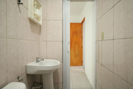 Banheiro de casa para alugar com 1 quarto, 20m² em Serraria, Diadema