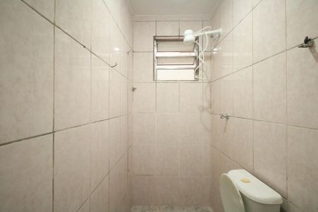 Banheiro de casa para alugar com 1 quarto, 20m² em Serraria, Diadema