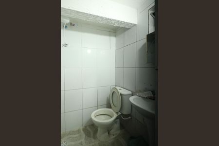 Banheiro de casa para alugar com 1 quarto, 20m² em Serraria, Diadema