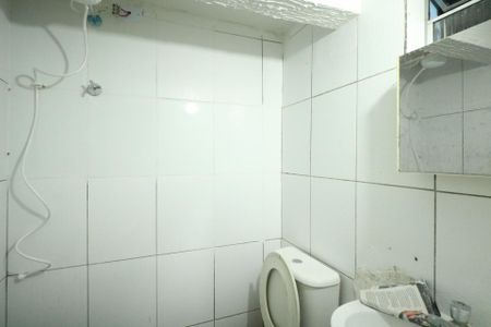 Banheiro de casa para alugar com 1 quarto, 20m² em Serraria, Diadema