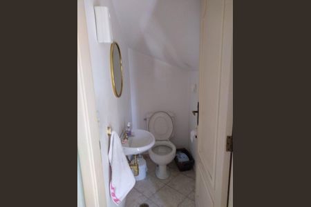 Casa à venda com 260m², 2 quartos e 4 vagas Casa à venda com 260m², 2 quartos e 4 vagasBanheiro