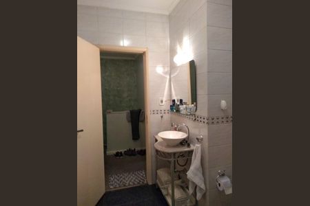 Casa à venda com 260m², 2 quartos e 4 vagas Casa à venda com 260m², 2 quartos e 4 vagasBanheiro