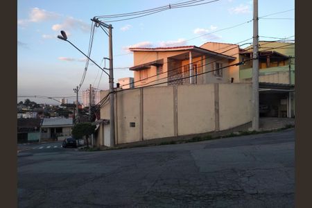 Casa à venda com 260m², 2 quartos e 4 vagas Casa à venda com 260m², 2 quartos e 4 vagasFachada