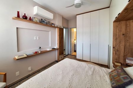 Apartamento à venda com 200m², 4 quartos e 2 vagas Apartamento à venda com 200m², 4 quartos e 2 vagasSuíte 1