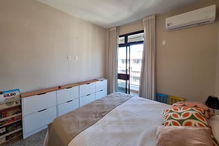 Apartamento à venda com 200m², 4 quartos e 2 vagas Apartamento à venda com 200m², 4 quartos e 2 vagasSuíte 2