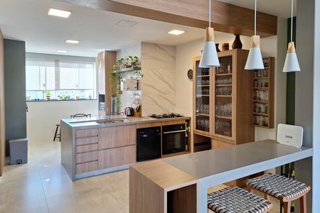 Apartamento à venda com 200m², 4 quartos e 2 vagas Apartamento à venda com 200m², 4 quartos e 2 vagasCozinha