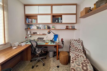 Apartamento à venda com 200m², 4 quartos e 2 vagas Apartamento à venda com 200m², 4 quartos e 2 vagasQuarto 2