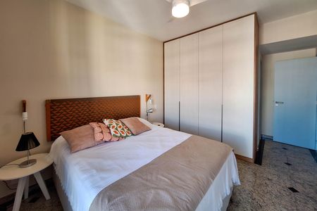 Apartamento à venda com 200m², 4 quartos e 2 vagas Apartamento à venda com 200m², 4 quartos e 2 vagasSuíte 2