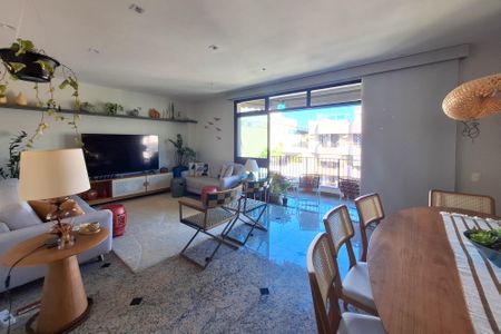 Apartamento à venda com 200m², 4 quartos e 2 vagas Apartamento à venda com 200m², 4 quartos e 2 vagasSala