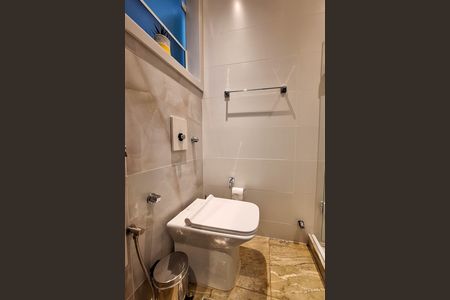 Apartamento à venda com 200m², 4 quartos e 2 vagas Apartamento à venda com 200m², 4 quartos e 2 vagasBanheiro da Suíte 2