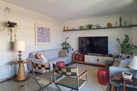 Apartamento à venda com 200m², 4 quartos e 2 vagas Apartamento à venda com 200m², 4 quartos e 2 vagasSala