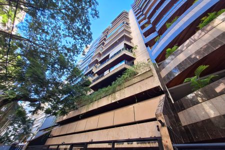 Apartamento à venda com 200m², 4 quartos e 2 vagas Apartamento à venda com 200m², 4 quartos e 2 vagasFachada