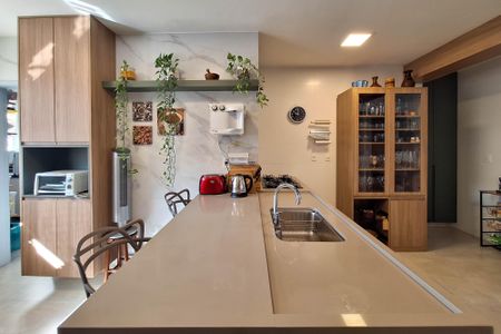 Apartamento à venda com 200m², 4 quartos e 2 vagas Apartamento à venda com 200m², 4 quartos e 2 vagasCozinha