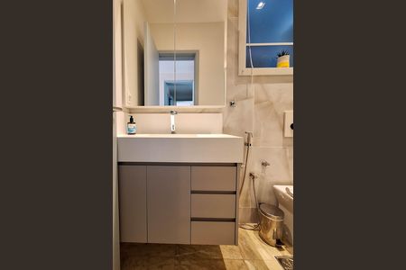 Apartamento à venda com 200m², 4 quartos e 2 vagas Apartamento à venda com 200m², 4 quartos e 2 vagasBanheiro da Suíte 2