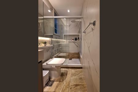 Apartamento à venda com 200m², 4 quartos e 2 vagas Apartamento à venda com 200m², 4 quartos e 2 vagasBanheiro da Suíte 1