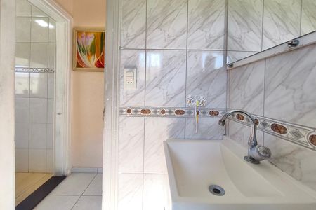 Casa à venda com 170m², 3 quartos e 3 vagas Casa à venda com 170m², 3 quartos e 3 vagasBanheiro Social