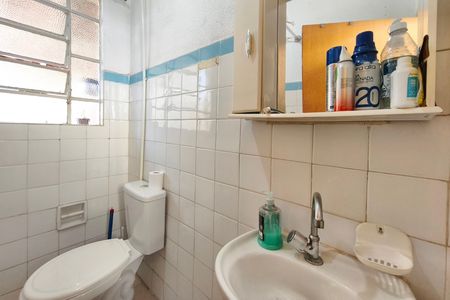 Casa à venda com 170m², 3 quartos e 3 vagas Casa à venda com 170m², 3 quartos e 3 vagasEdícula - Banheiro