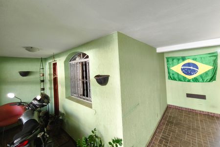 Casa à venda com 170m², 3 quartos e 3 vagas Casa à venda com 170m², 3 quartos e 3 vagasQuintal - Garagem