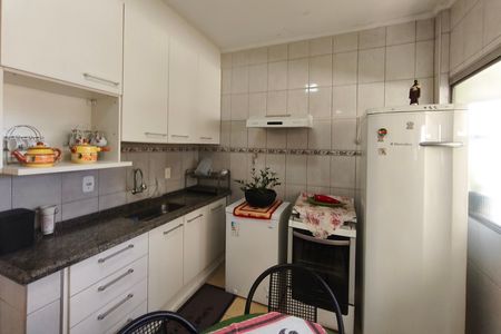 Casa à venda com 170m², 3 quartos e 3 vagas Casa à venda com 170m², 3 quartos e 3 vagasCozinha