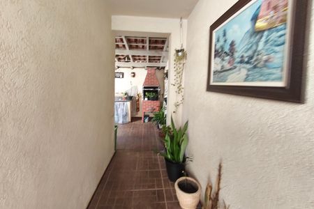 Casa à venda com 170m², 3 quartos e 3 vagas Casa à venda com 170m², 3 quartos e 3 vagasCorredor - Quintal