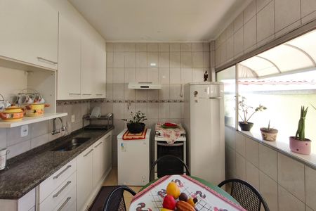 Casa à venda com 170m², 3 quartos e 3 vagas Casa à venda com 170m², 3 quartos e 3 vagasCozinha