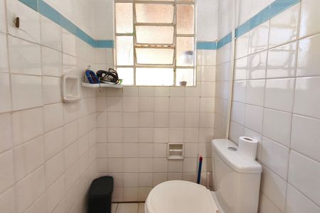Casa à venda com 170m², 3 quartos e 3 vagas Casa à venda com 170m², 3 quartos e 3 vagasEdícula - Banheiro