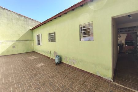Casa à venda com 170m², 3 quartos e 3 vagas Casa à venda com 170m², 3 quartos e 3 vagasQuintal